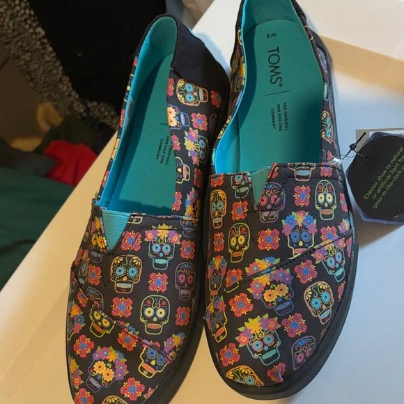 NWT TOMS Multicolor Sugar Skull Slip-Ons women’s - Picture 4 of 4